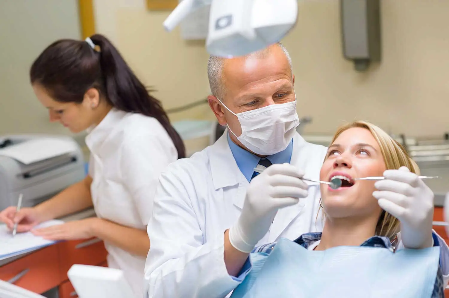 Qualified Dental Nurse and Trainee Dental Nurse Qualified Dental Nurse and Trainee Dental Nurse